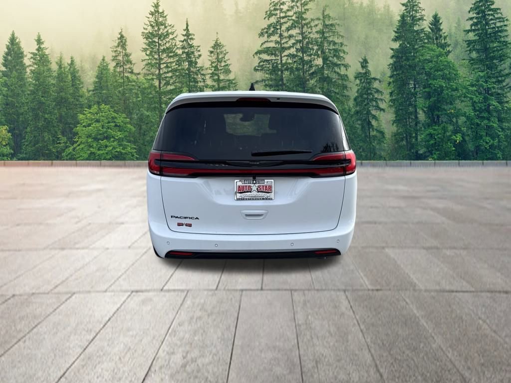 New 2026 Chrysler Pacifica Select image 4