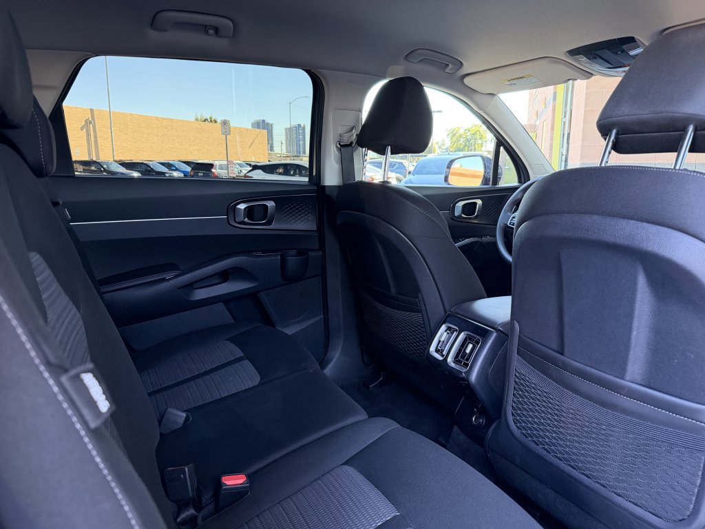 Used 2024 Kia Sorento LX image 36