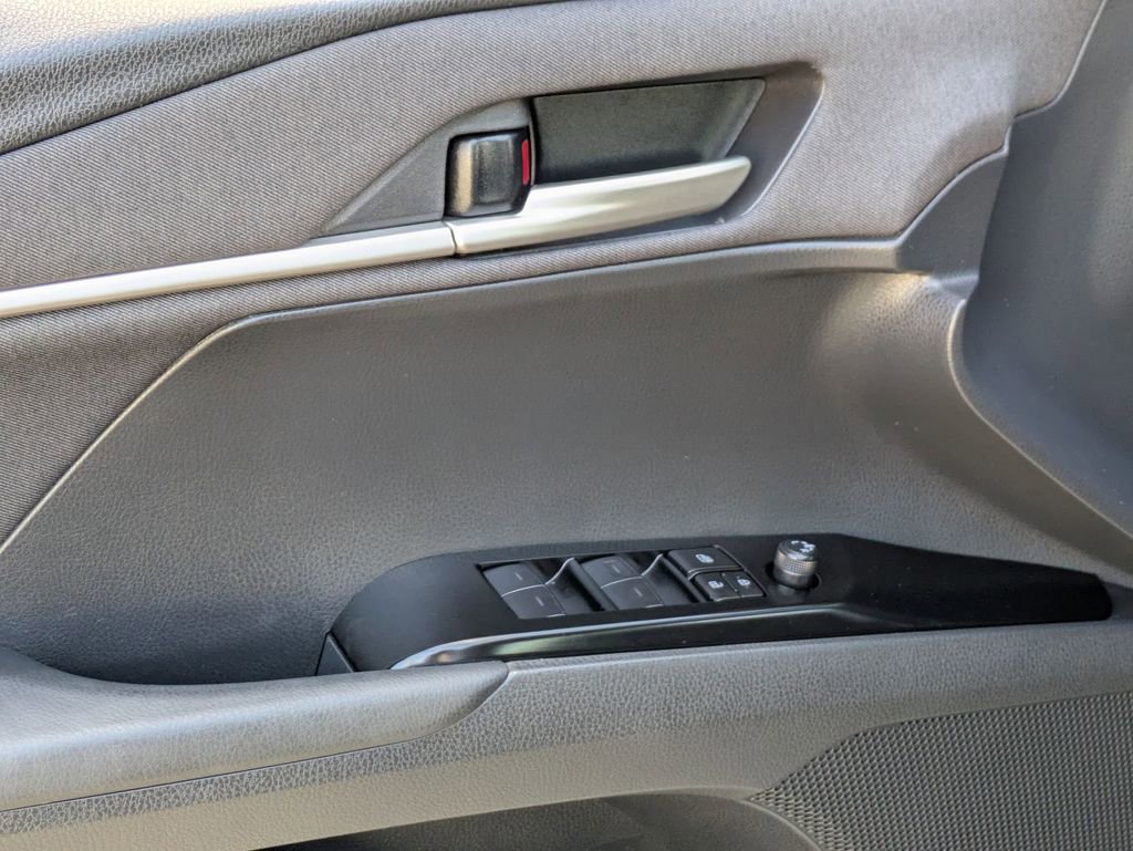Used 2025 Toyota Camry LE FWD image 13