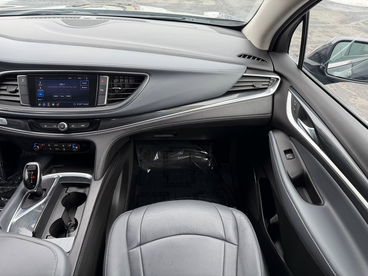 Used 2020 Buick Enclave Essence image 27