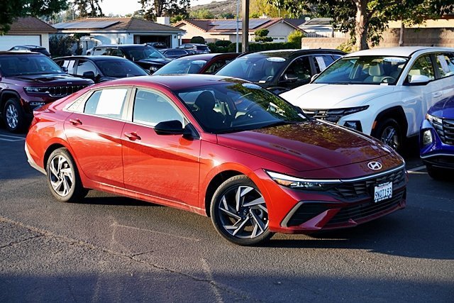 Used 2025 Hyundai Elantra Sport image 3