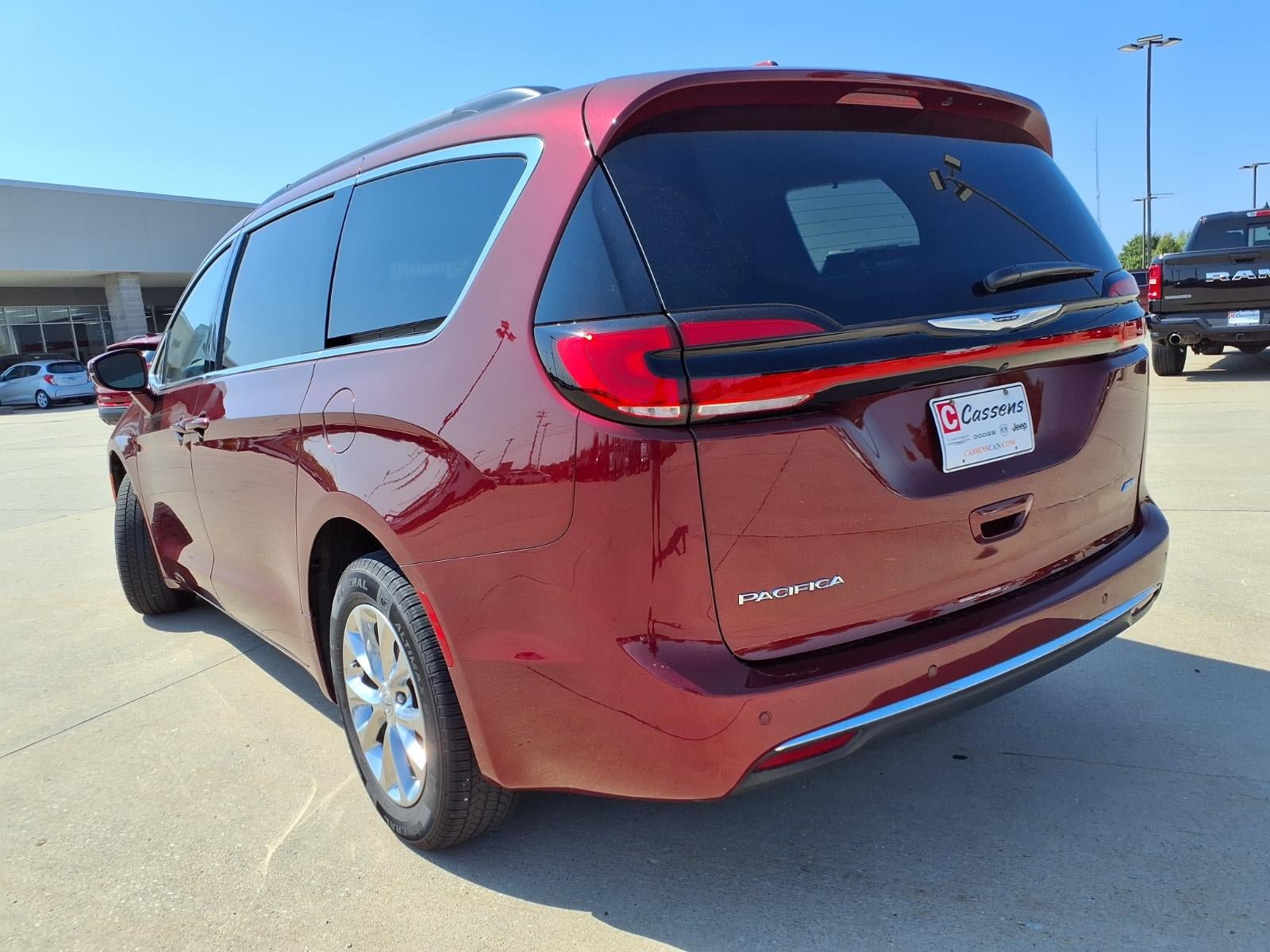 Certified 2022 Chrysler Pacifica Touring-L AWD/4WD image 30