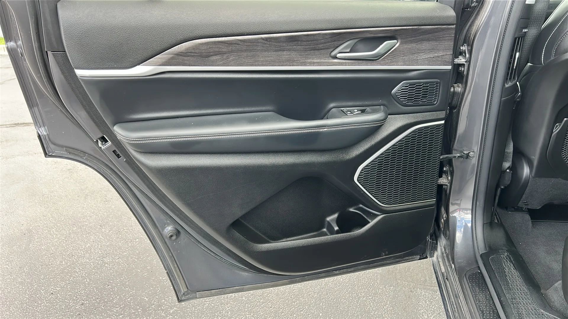 Used 2021 Jeep Grand Cherokee L Limited image 11