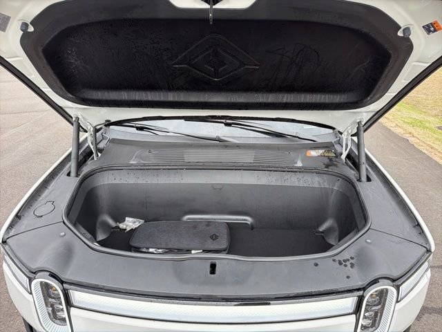 Used 2024 Rivian R1S Adventure image 5