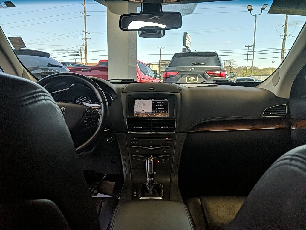 Used 2019 Lincoln MKT AWD image 17