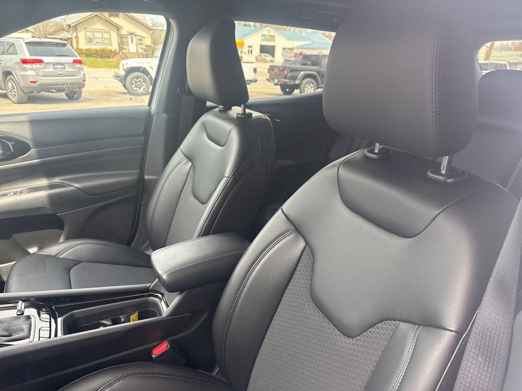 New 2026 Jeep Compass Latitude w/ Sun and Sound Group AWD/4WD image 16