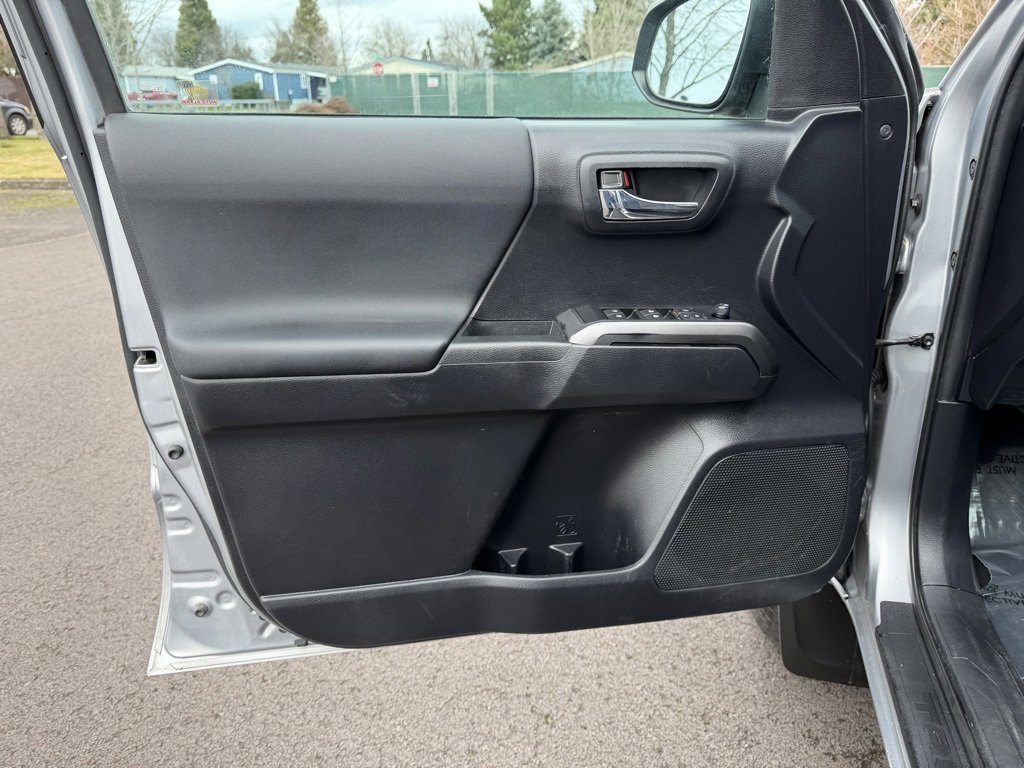 Used 2020 Toyota Tacoma TRD Sport w/ Blackout Package image 12