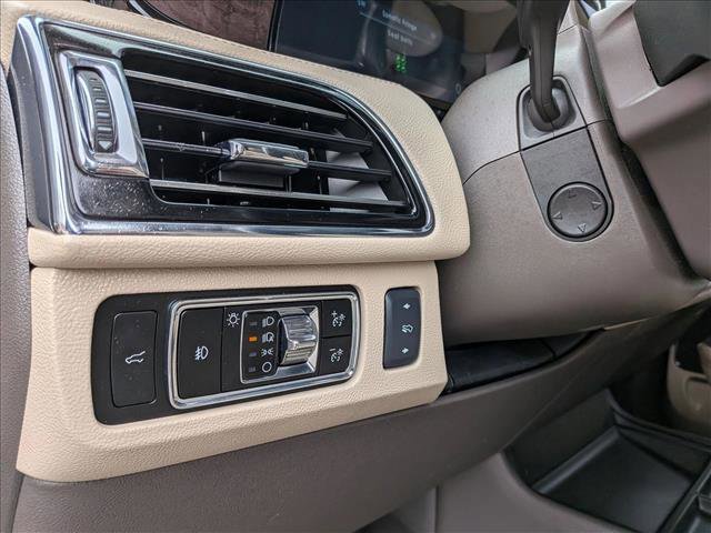 Used 2024 Lincoln Navigator Premiere image 16