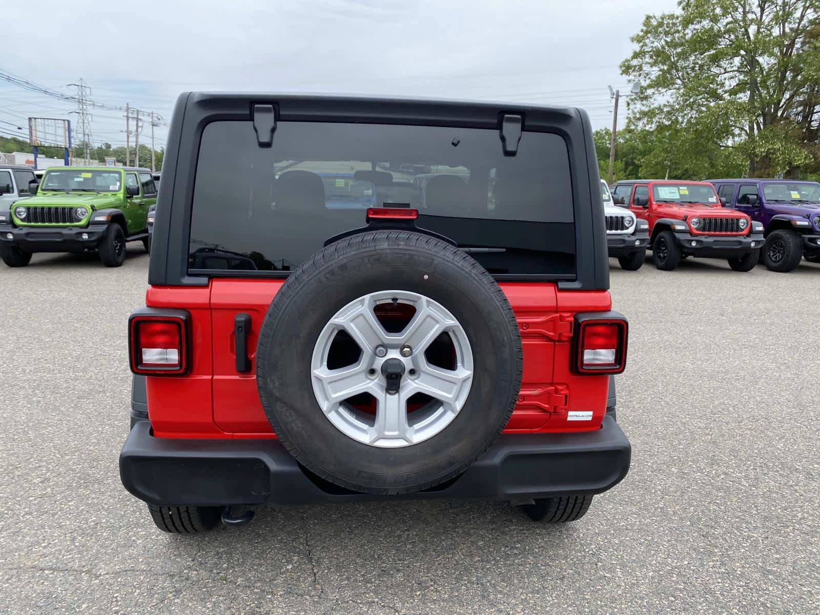 Certified 2022 Jeep Wrangler Sport AWD/4WD image 4