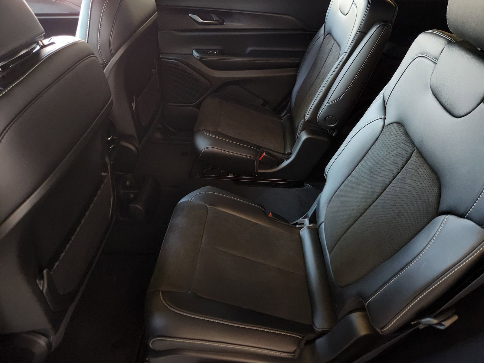 New 2025 Jeep Grand Cherokee L Altitude image 22