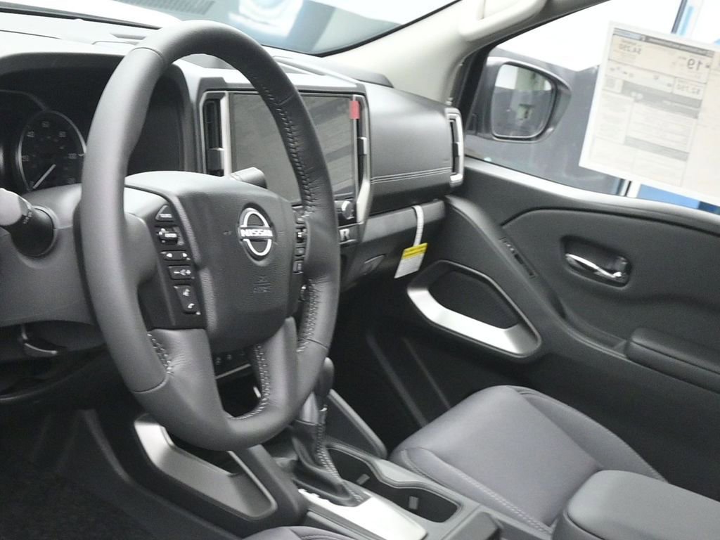 New 2025 Nissan Frontier SV w/ SV Convenience Package image 15