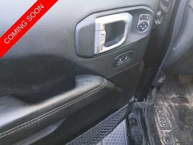 Certified 2022 Jeep Gladiator Overland w/ LED Lighting Group AWD/4WD image 9