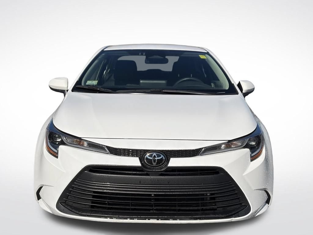 Used 2024 Toyota Corolla LE FWD image 3