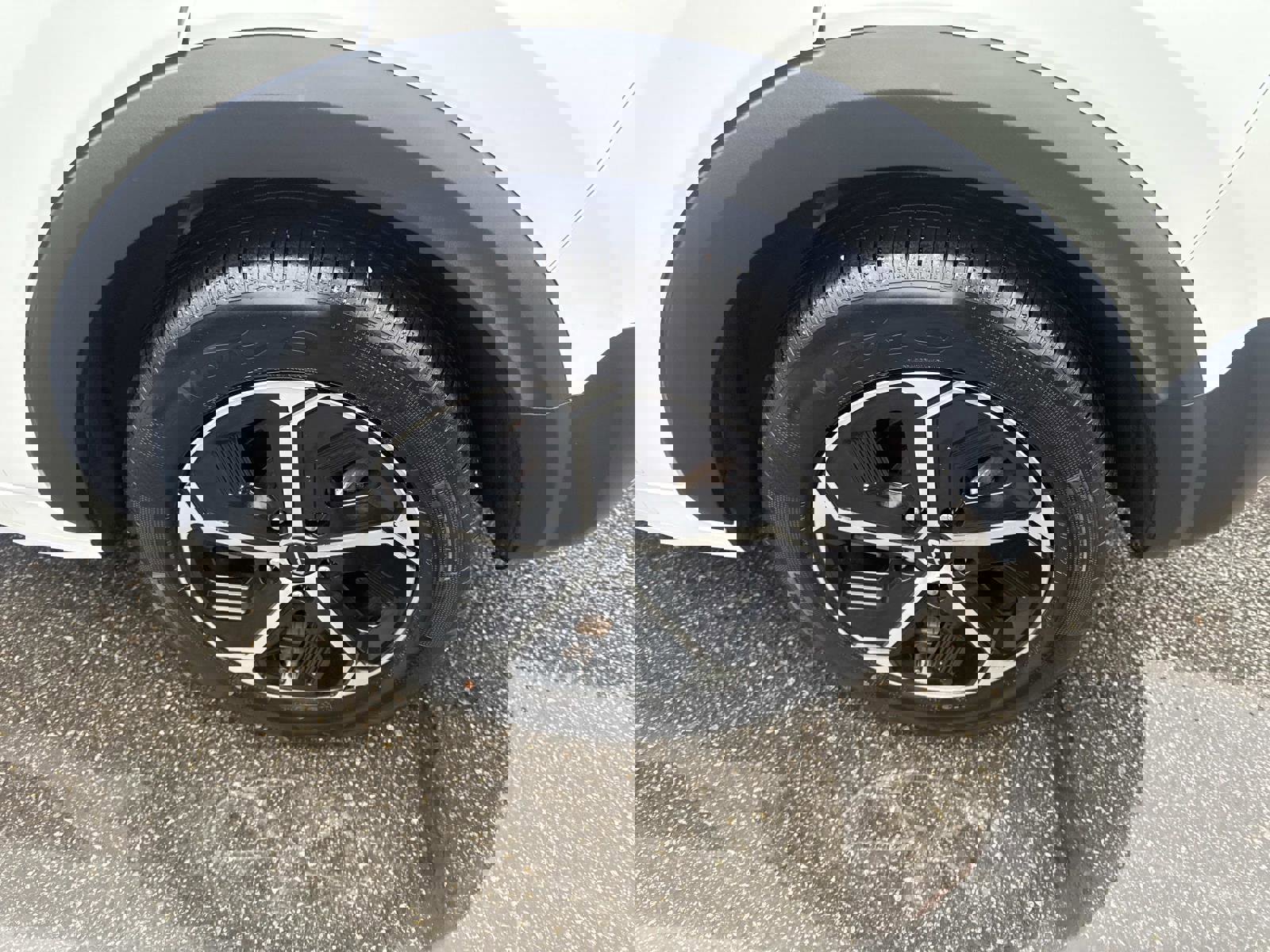 Used 2023 Kia Niro EX image 12