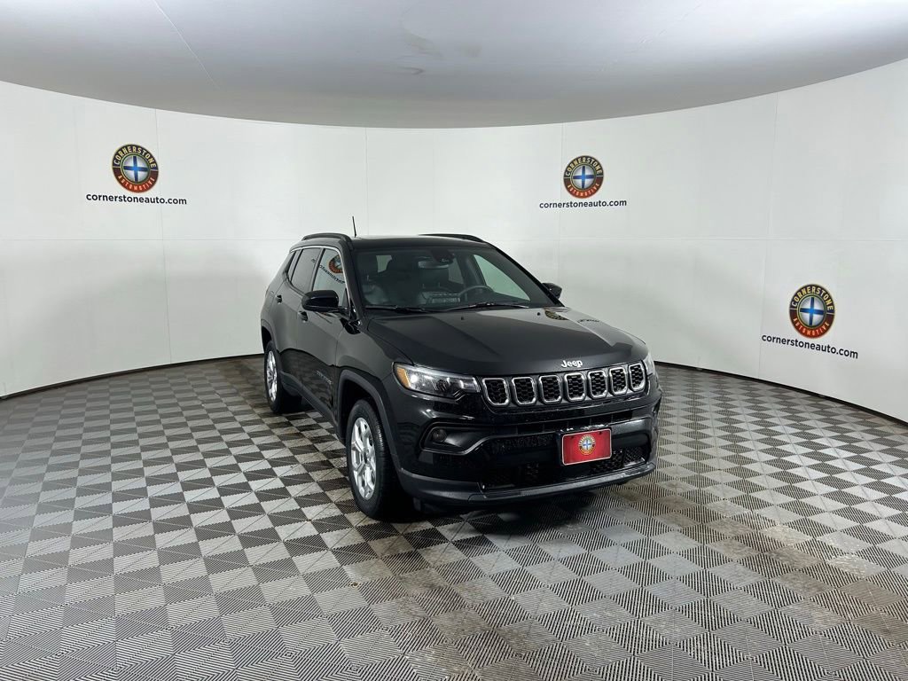 Used 2025 Jeep Compass Latitude w/ Sun & Sound Group AWD/4WD image 19