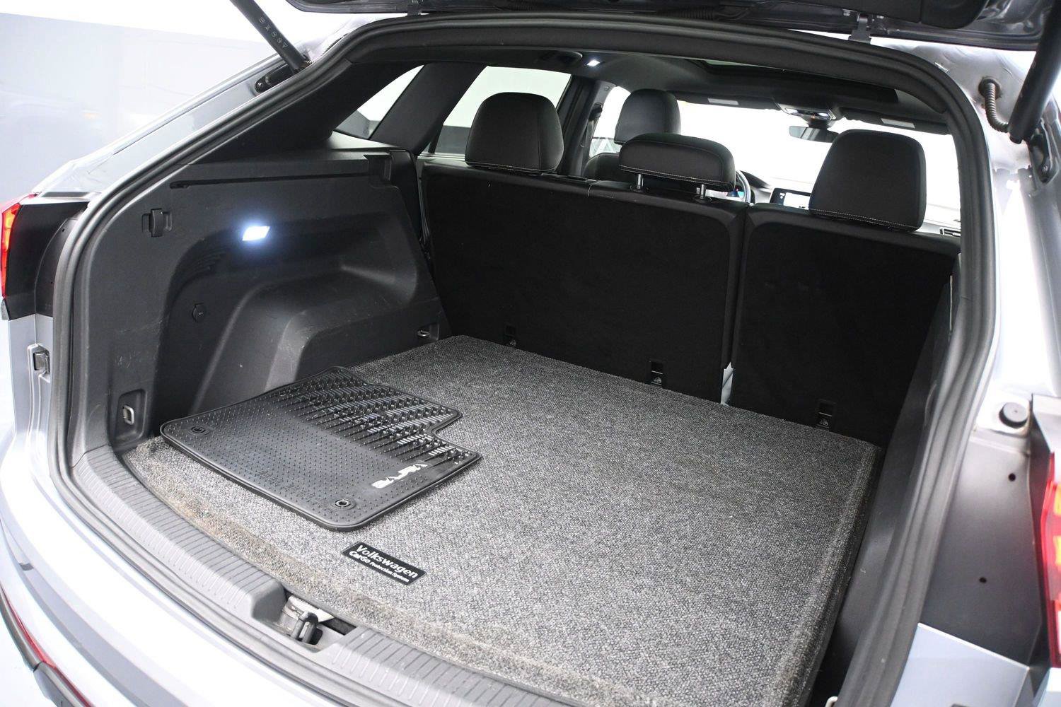 Certified 2024 Volkswagen Atlas Cross Sport SE w/ Panoramic Sunroof Package AWD/4WD image 18