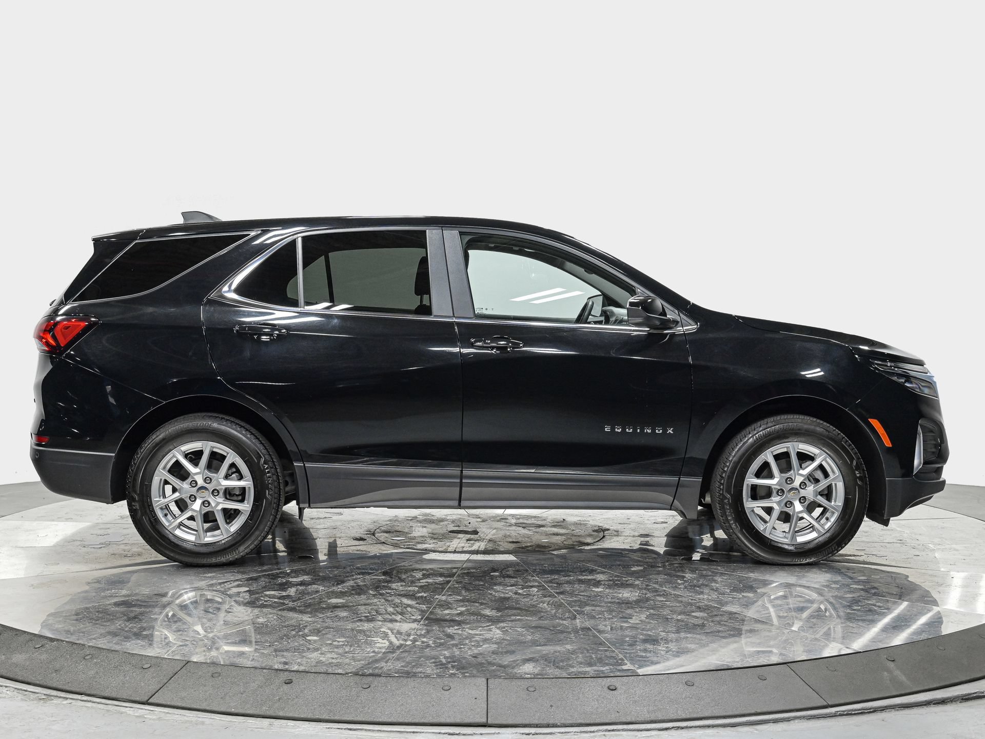 Used 2023 Chevrolet Equinox LT AWD/4WD image 10