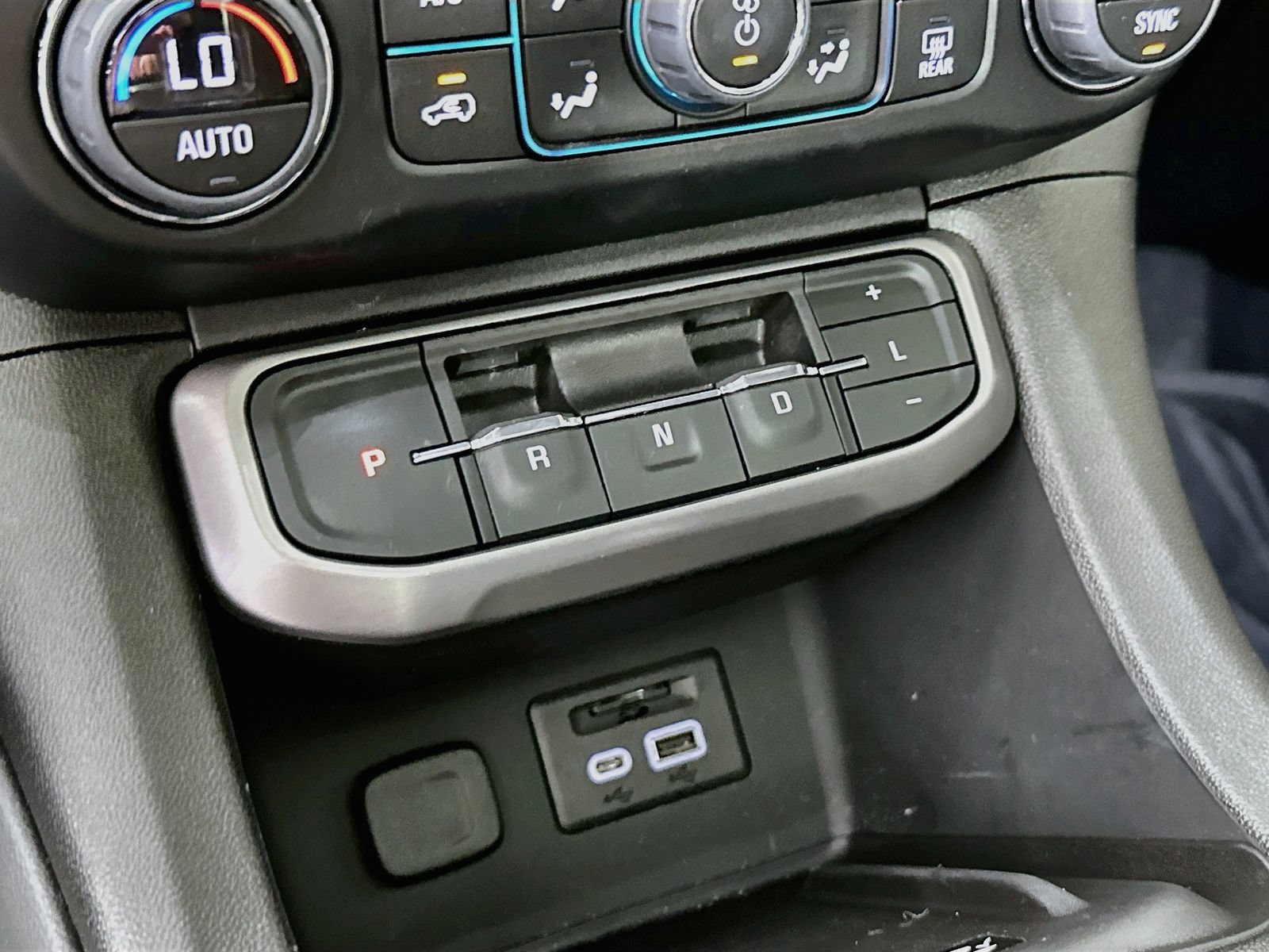 Used 2023 GMC Acadia AT4 w/ Technology Package AWD/4WD image 18