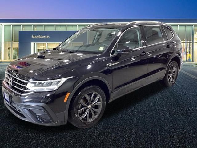 Certified 2022 Volkswagen Tiguan SE w/ Panoramic Sunroof Package AWD/4WD image 13