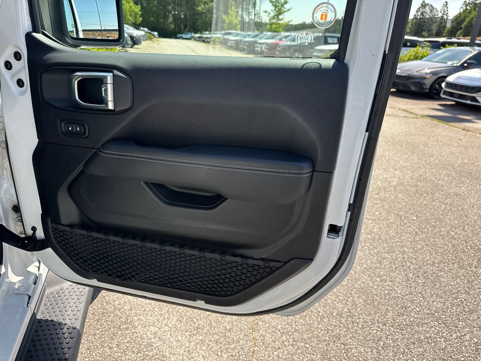 Used 2022 Jeep Wrangler Unlimited Sahara w/ Dual Top Group AWD/4WD image 14