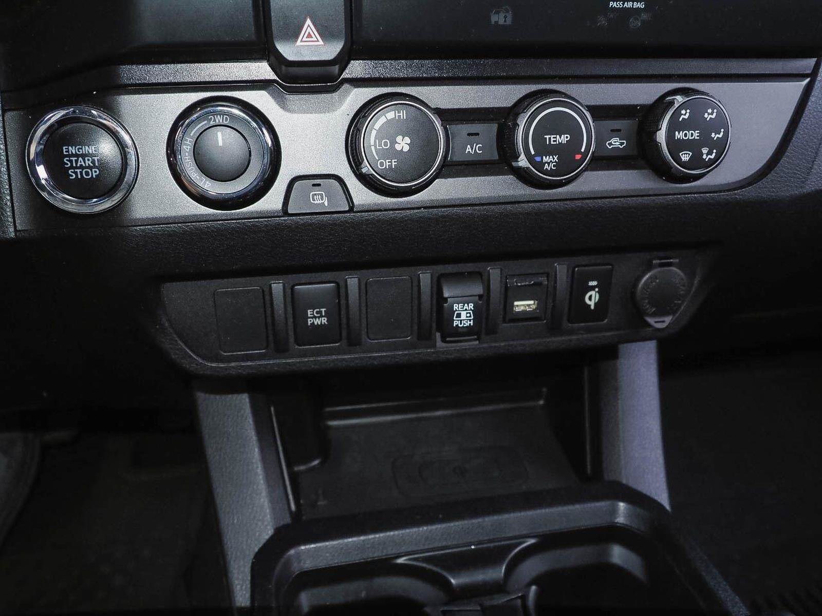 Used 2020 Toyota Tacoma TRD Sport AWD/4WD image 12