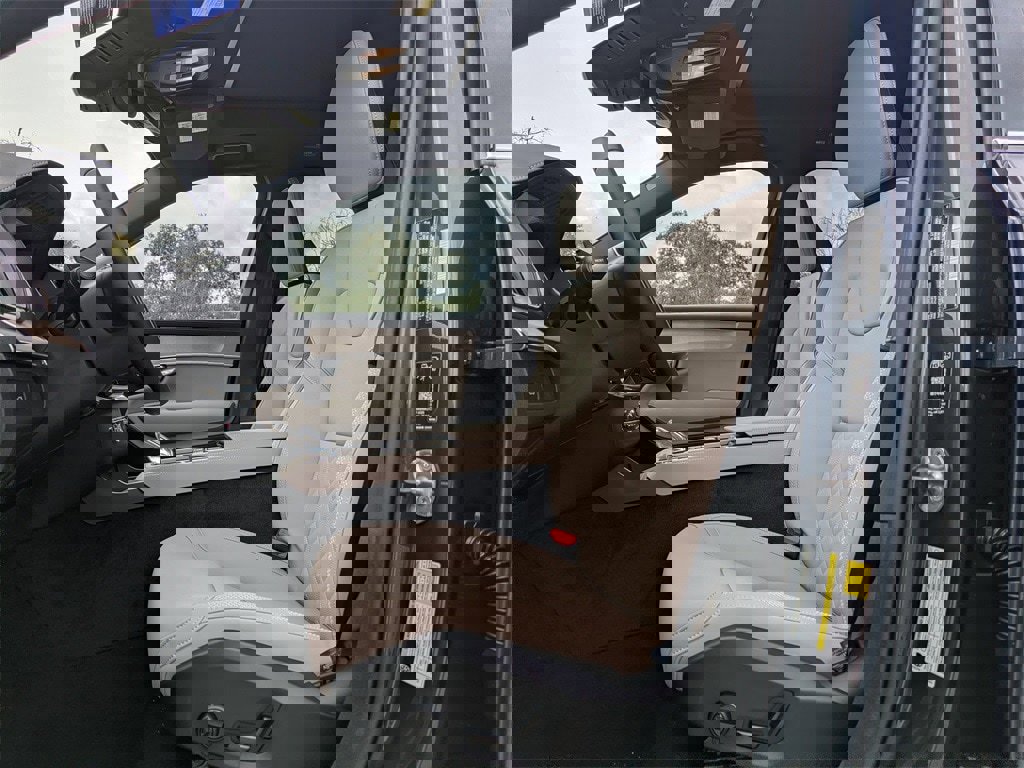 New 2026 Volvo XC90 B6 Plus image 2