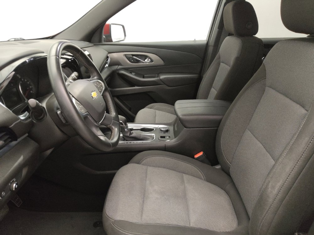 Used 2023 Chevrolet Traverse LT image 17