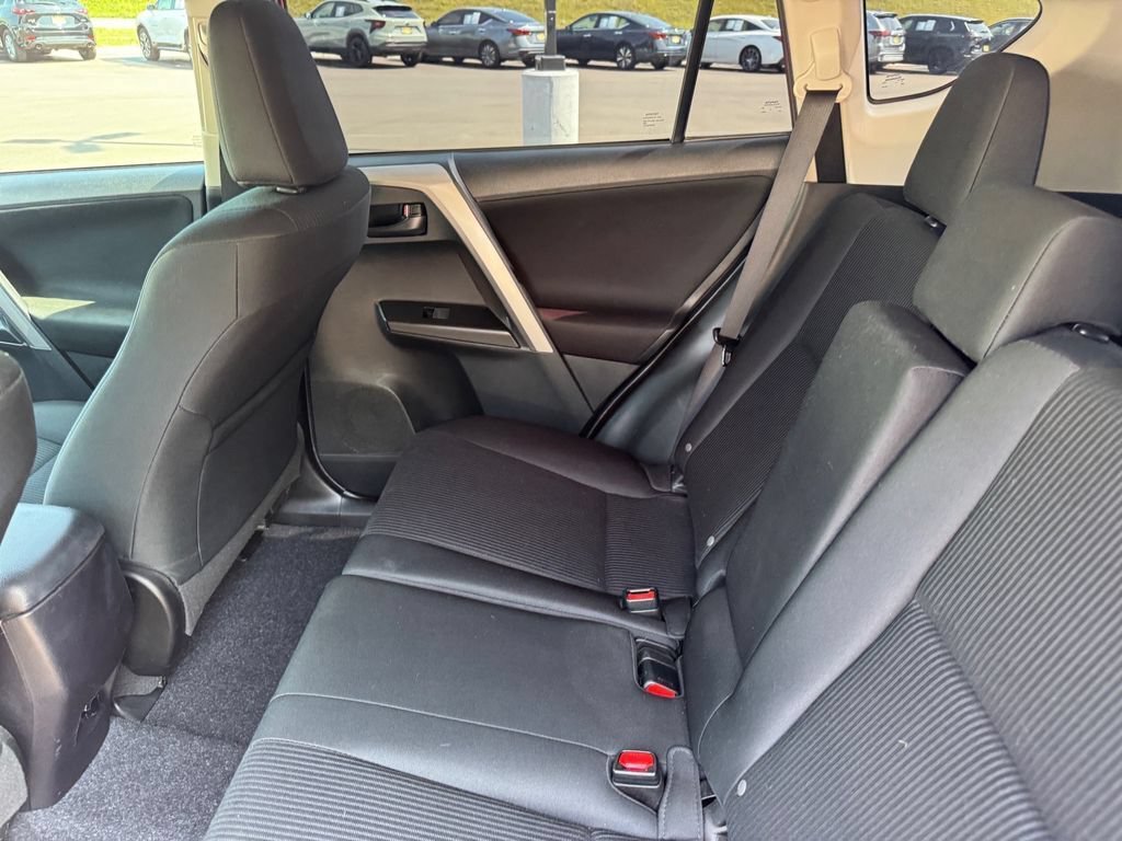 Used 2018 Toyota RAV4 LE AWD/4WD image 8
