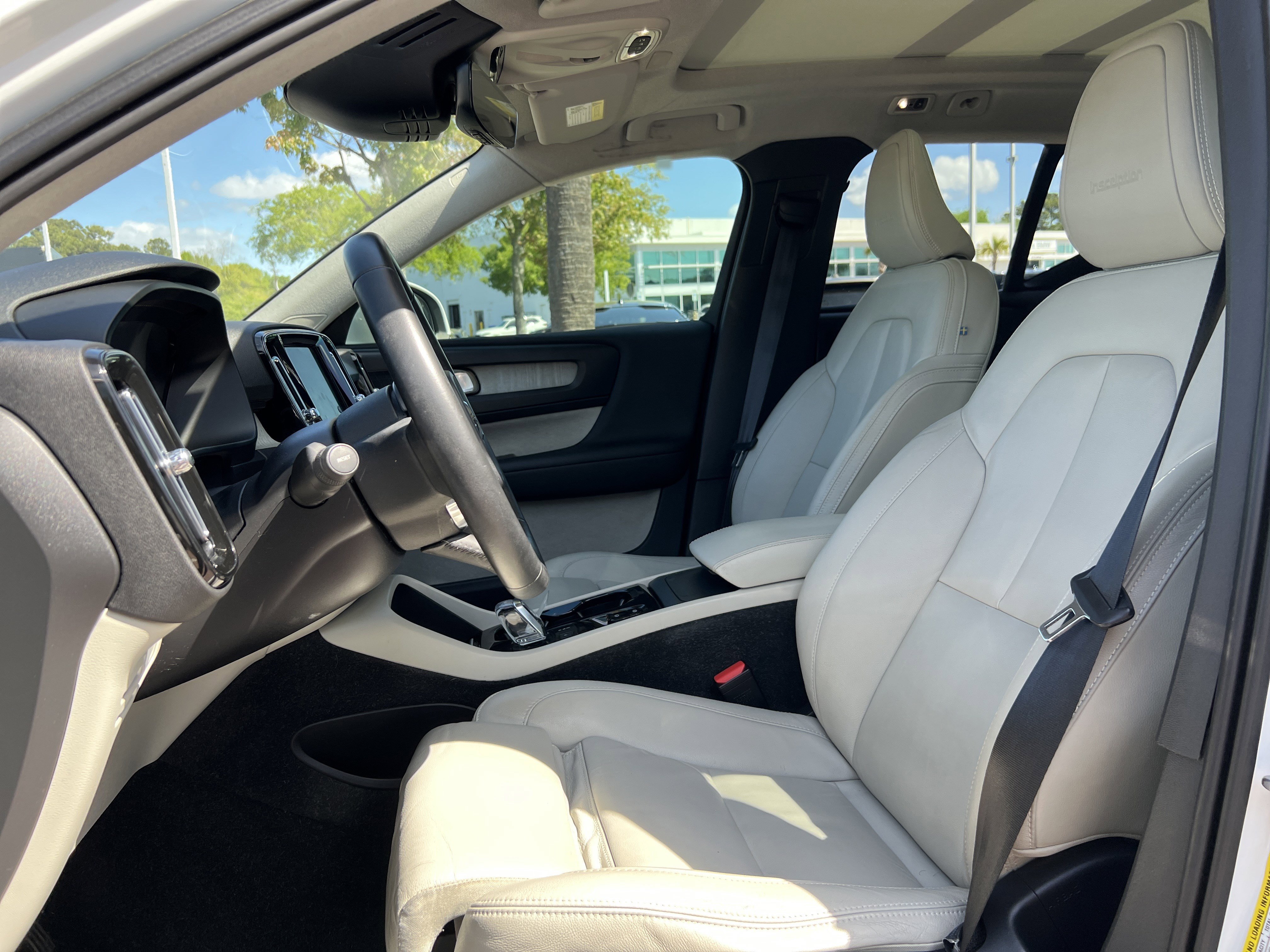 Used 2019 Volvo XC40 T5 Inscription image 16