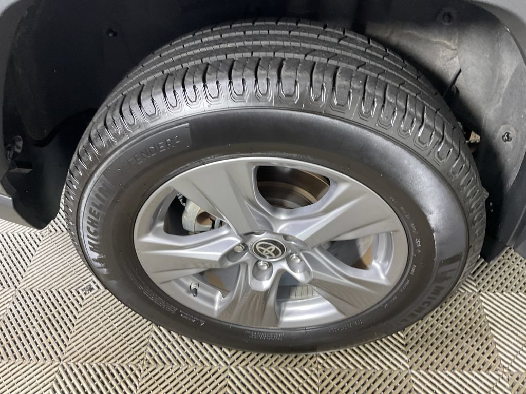Used 2023 Toyota RAV4 LE AWD/4WD image 10