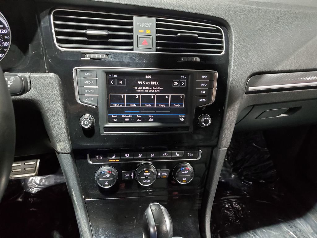 Used 2017 Volkswagen Golf R 4-Door image 28