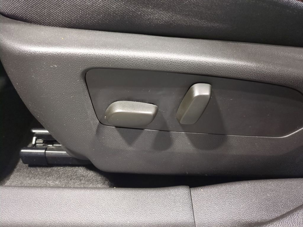 Used 2022 Buick Envision Essence w/ Sport Touring Package image 21