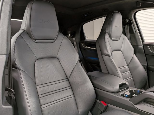 Used 2024 Porsche Cayenne Turbo image 24
