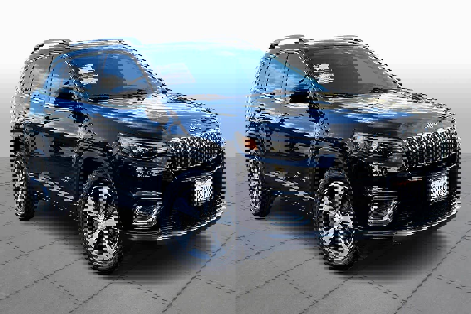 Used 2019 Jeep Cherokee Limited image 2