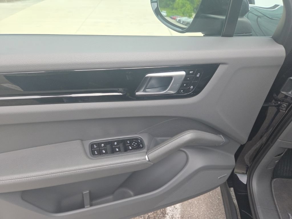 Used 2019 Porsche Cayenne AWD/4WD image 14