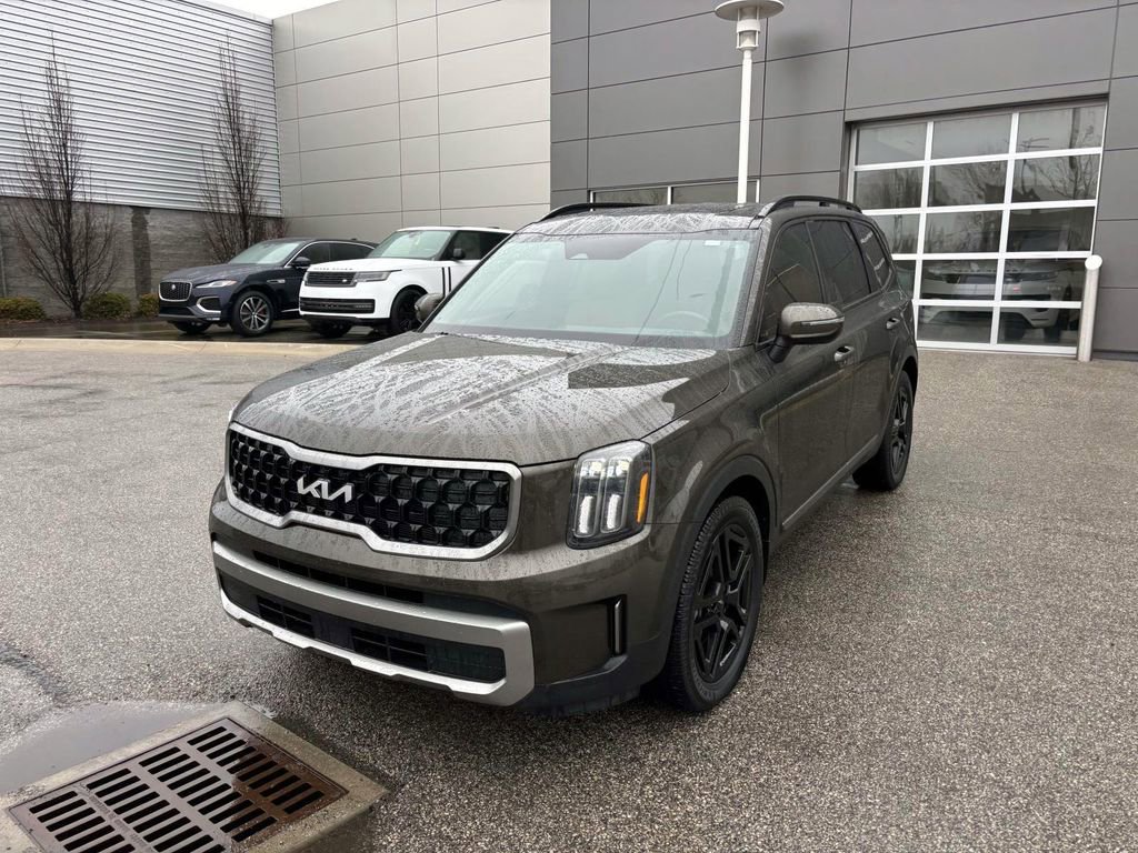 Used 2023 Kia Telluride EX X-Line image 3