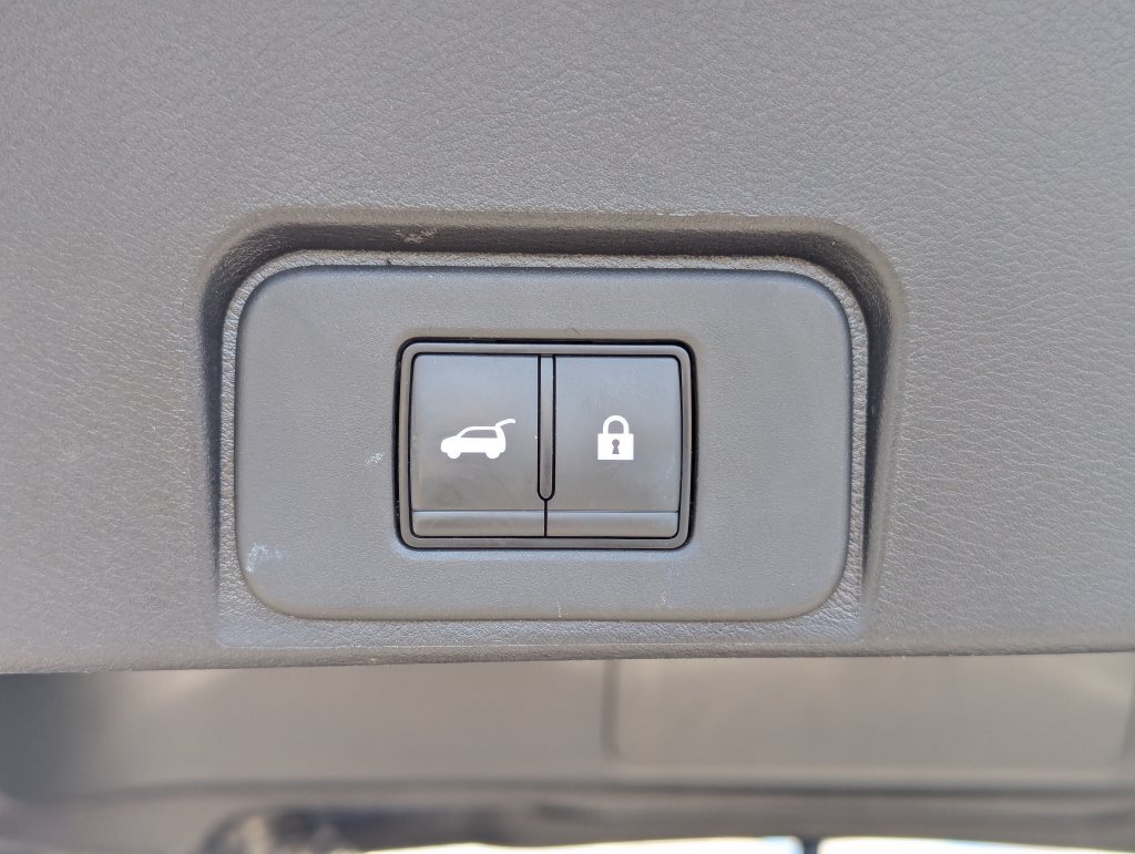 Used 2025 Nissan Rogue SV AWD/4WD image 31