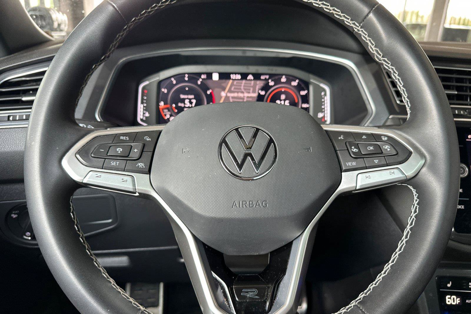 Certified 2023 Volkswagen Tiguan SEL R-Line AWD/4WD image 24