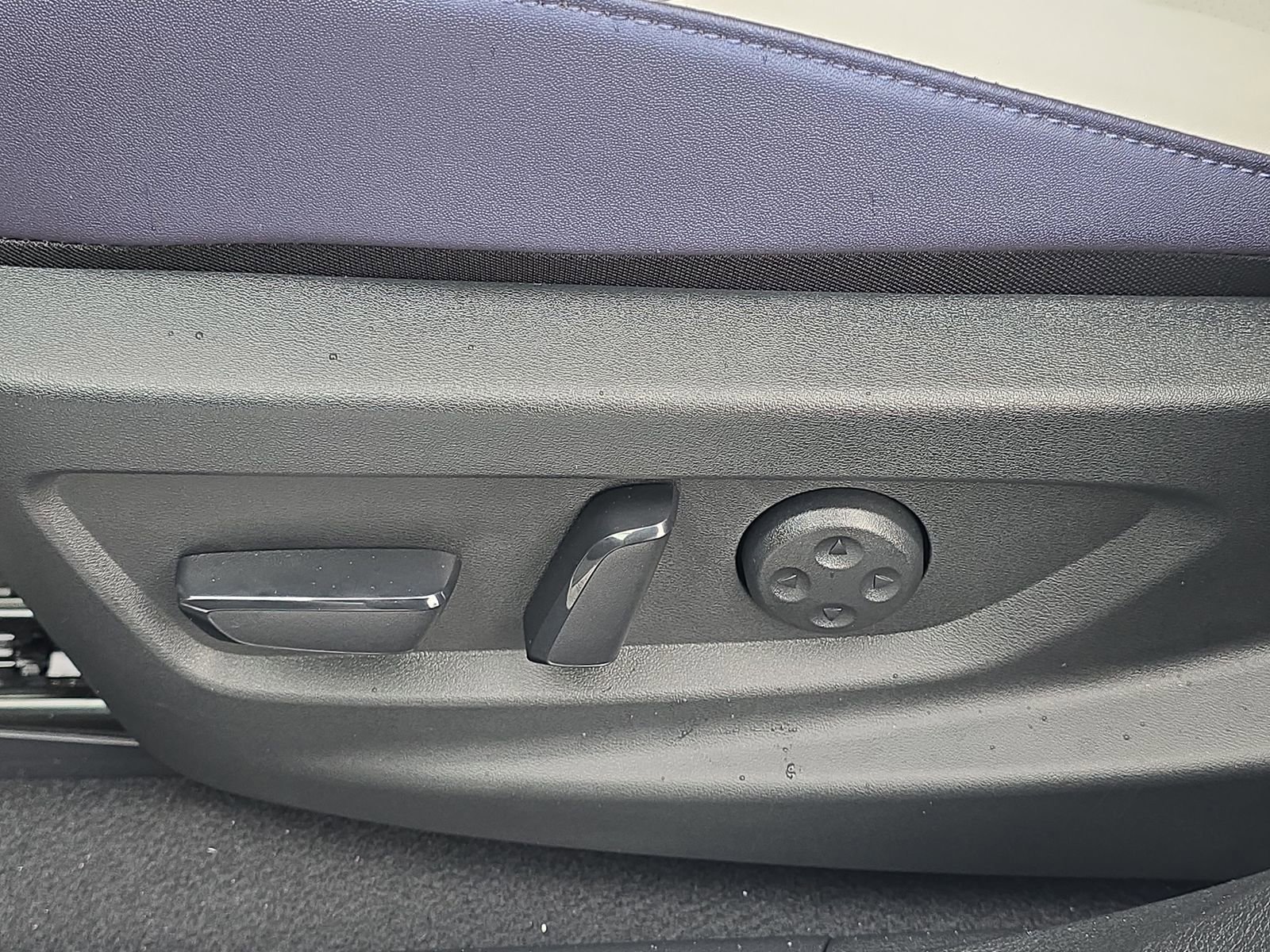 New 2026 Nissan Leaf Platinum+ w/ Cargo Package (Platinum+) image 12