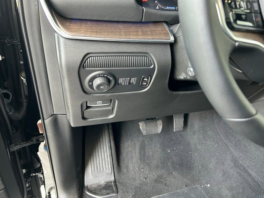 Used 2024 Jeep Grand Wagoneer L 4WD w/ HD Trailer Tow Package image 44