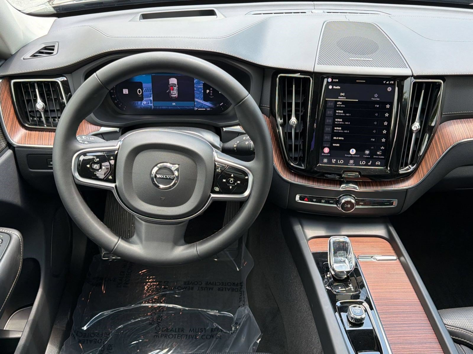 Certified 2024 Volvo XC60 B5 Ultimate w/ Protection Package Premier AWD/4WD image 29