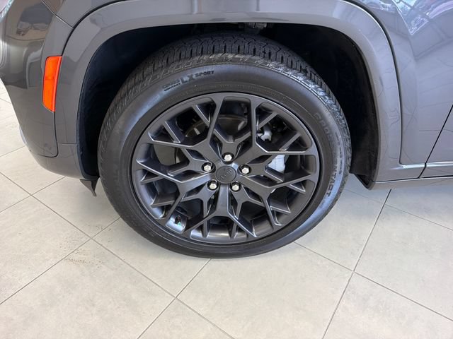 Used 2025 Jeep Grand Cherokee Summit AWD/4WD image 30