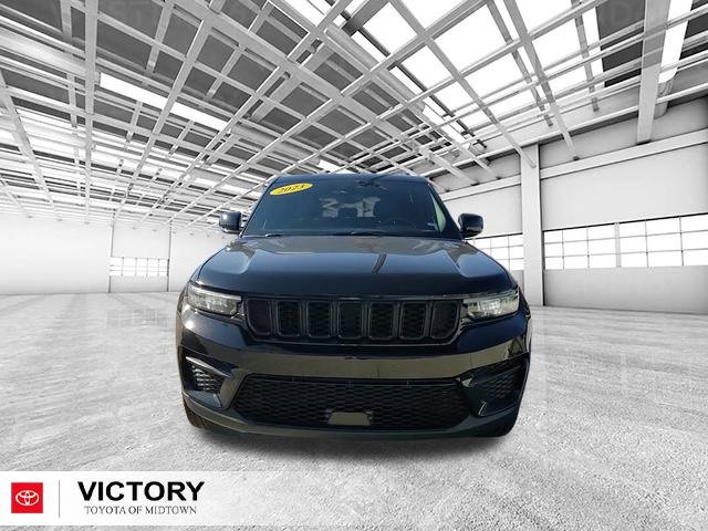 Used 2023 Jeep Grand Cherokee Altitude image 8