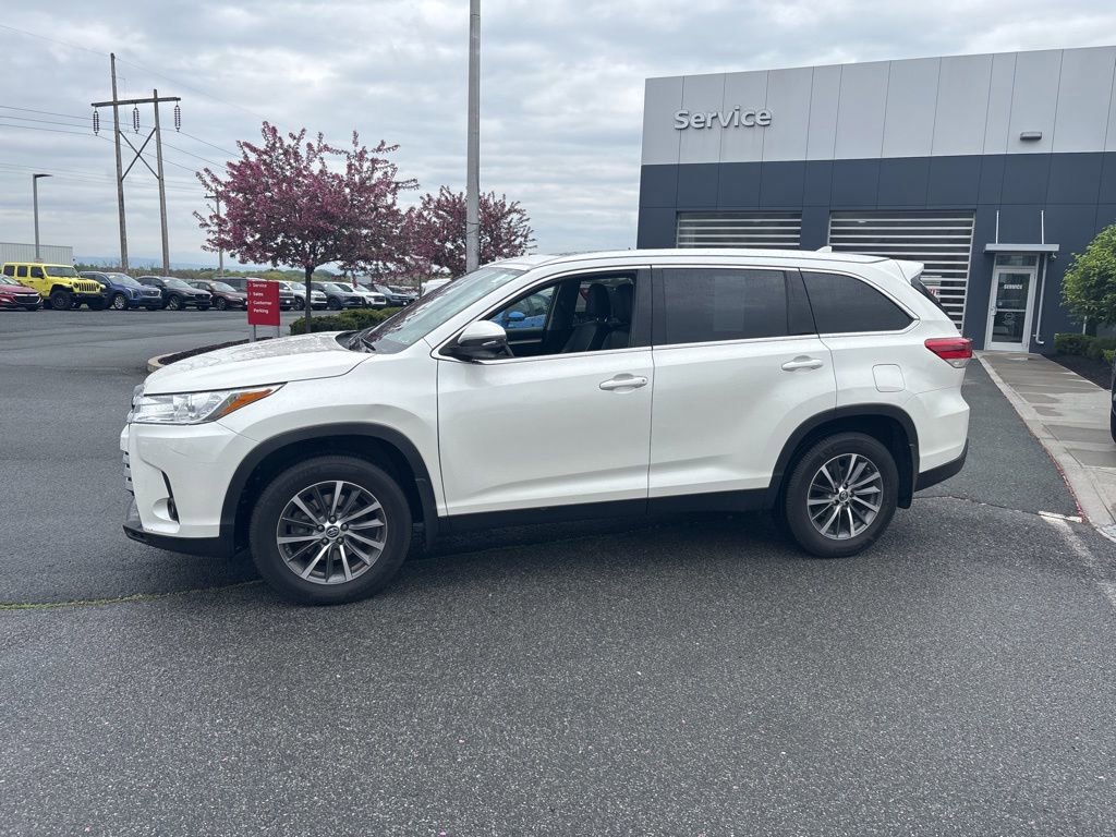 Used 2019 Toyota Highlander XLE AWD/4WD image 4