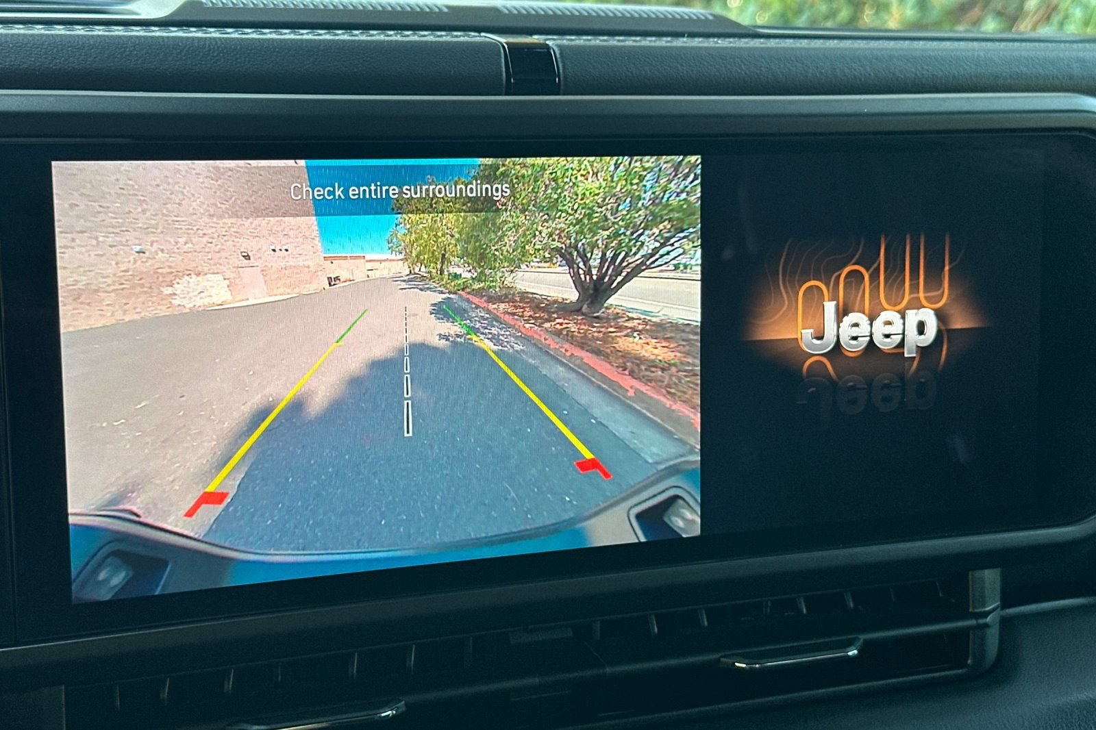 Used 2025 Jeep Gladiator Sport AWD/4WD image 18