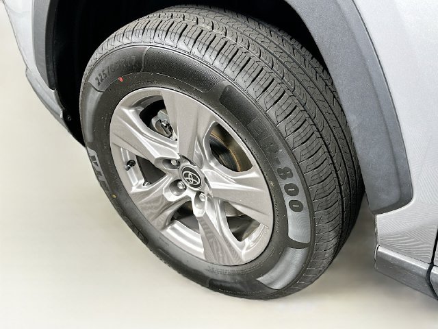 Used 2023 Toyota RAV4 XLE AWD/4WD image 29