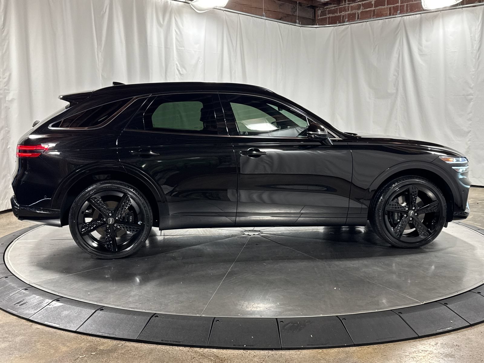 Used 2025 Genesis GV70 3.5T Sport w/ Sport Advanced Package AWD/4WD image 6