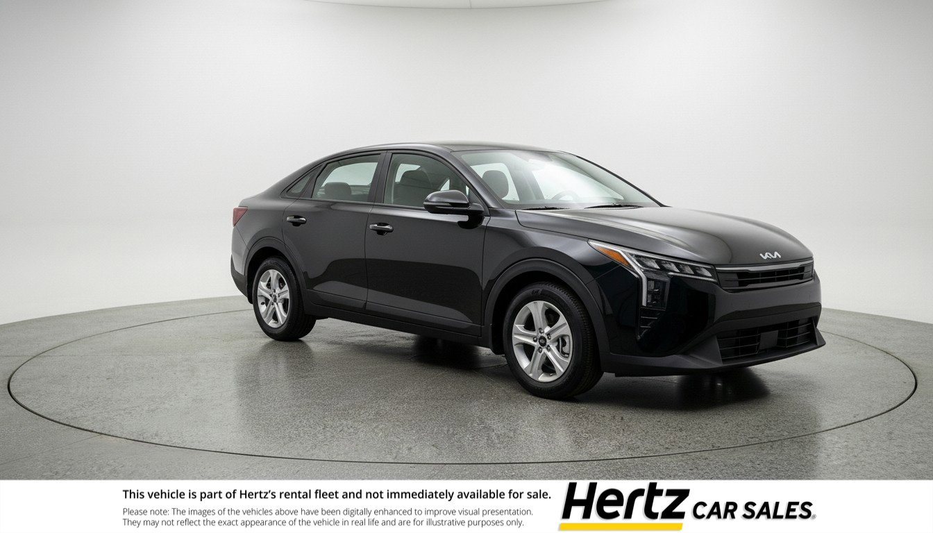 Used 2025 Kia K4 LXS FWD image 1