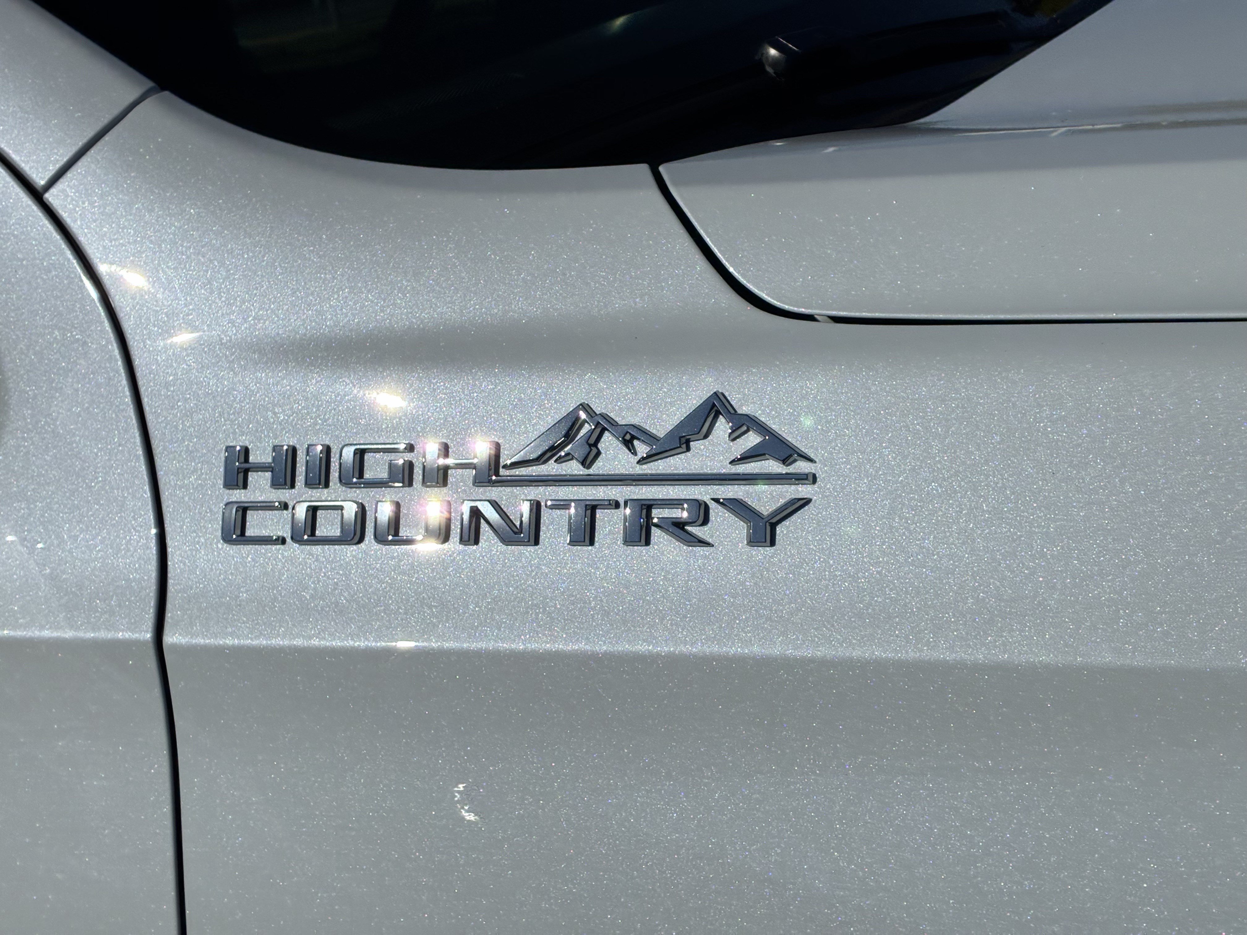 Used 2026 Chevrolet Suburban High Country AWD/4WD image 8