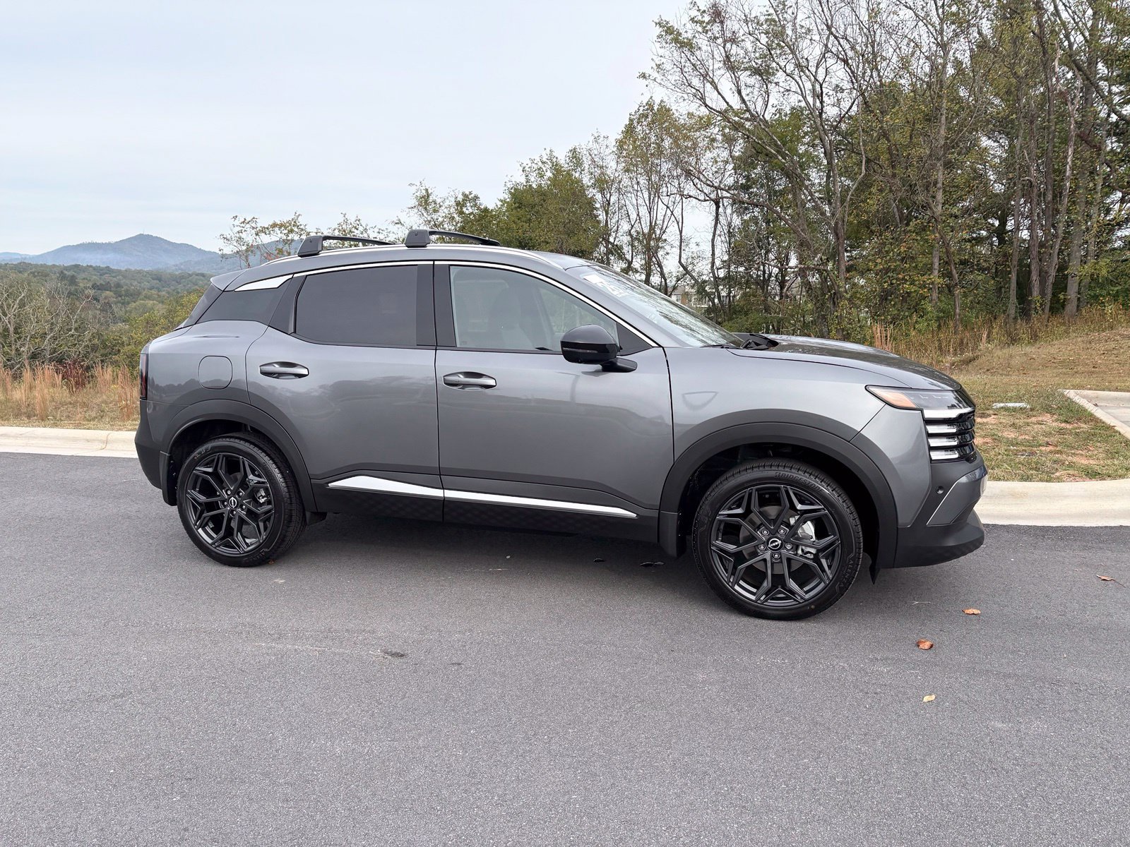 Used 2026 Nissan Kicks SR w/ Cold Weather Package AWD/4WD image 7
